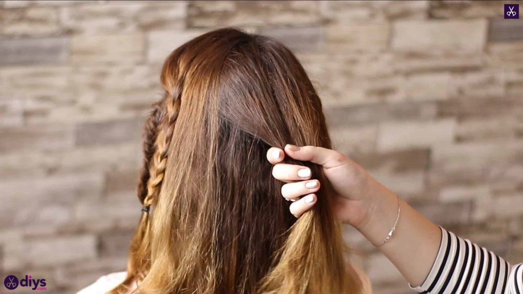 Half up, half down hairstyle for spring39