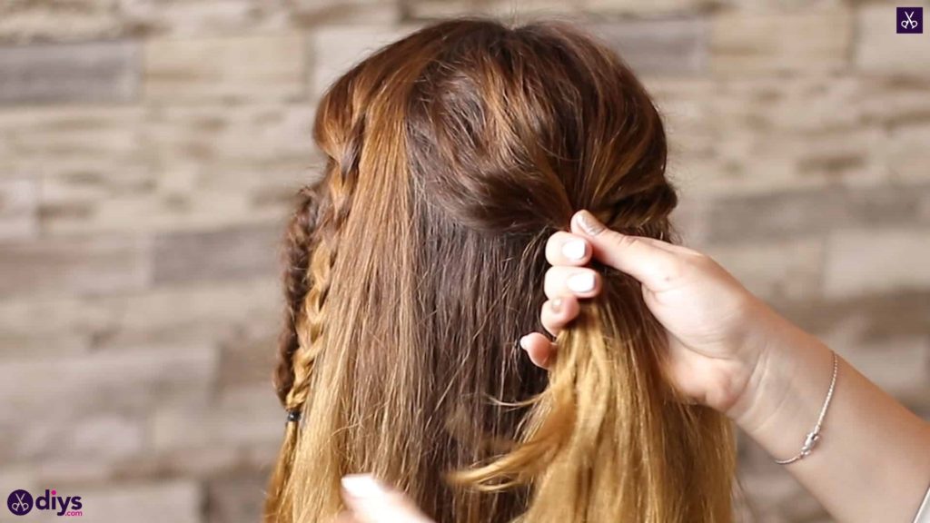 Half up, half down hairstyle for spring47