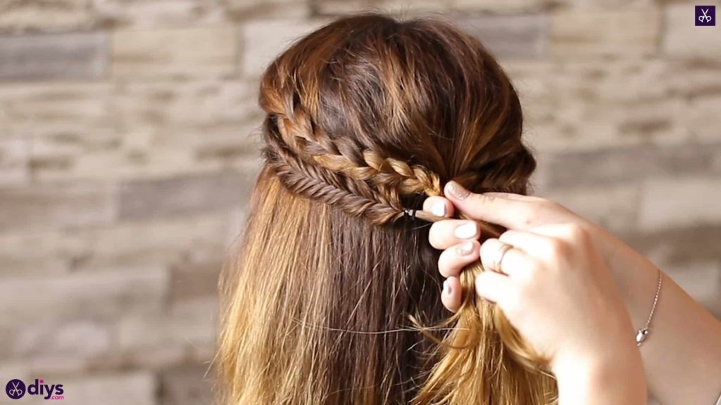 Half up, half down hairstyle for spring49