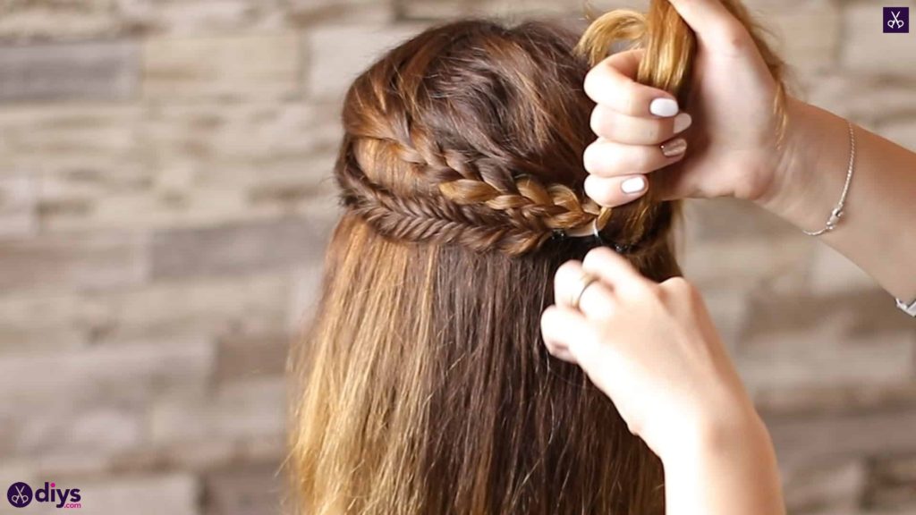 Half up, half down hairstyle for spring51