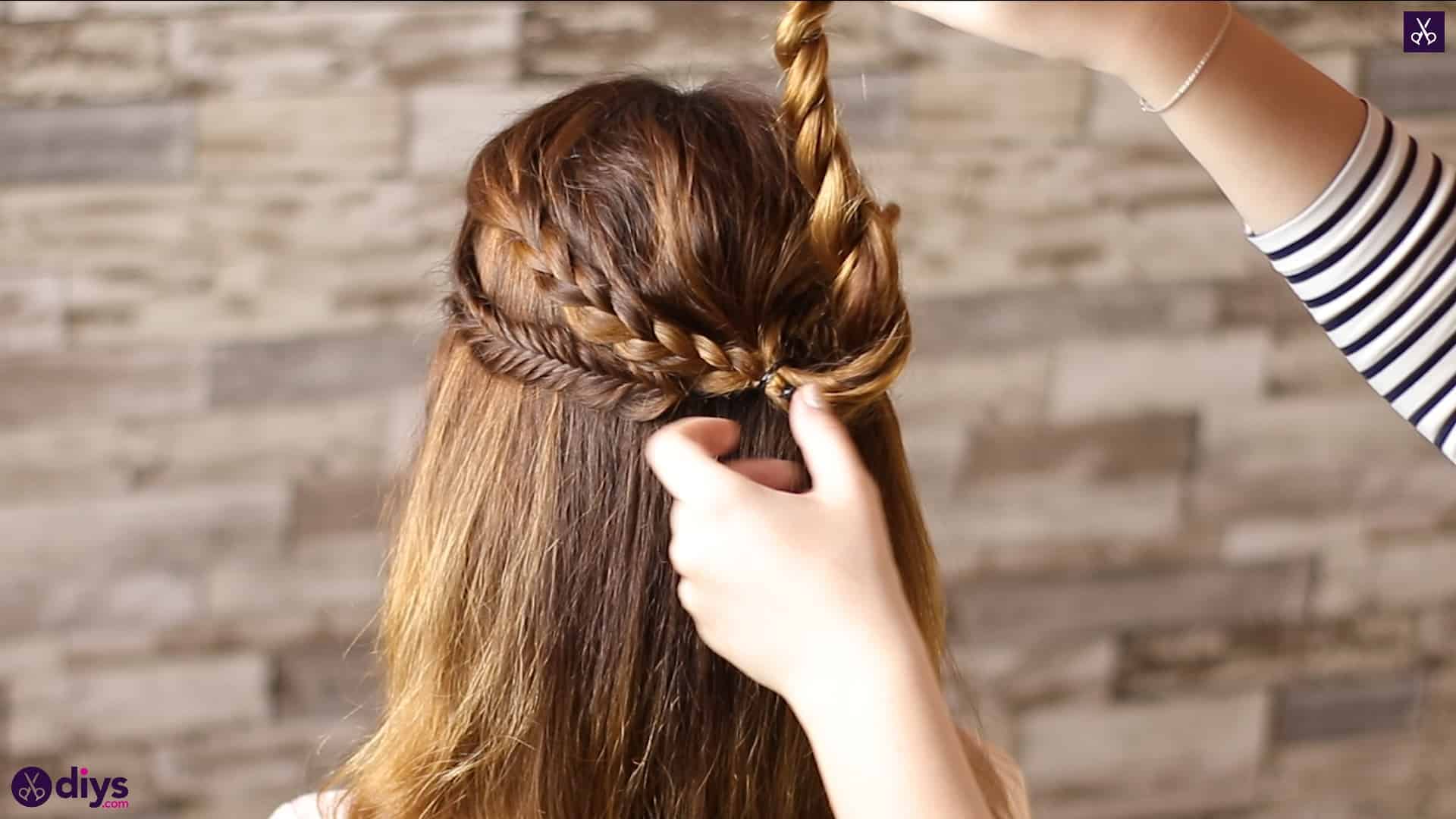 Half up, half down hairstyle for spring56