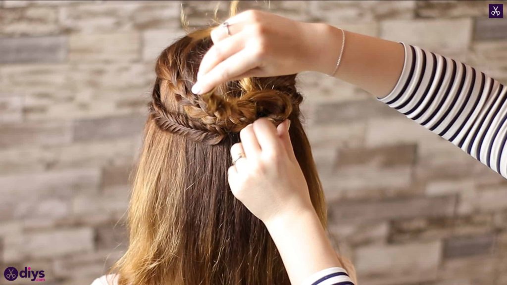 Half up, half down hairstyle for spring57