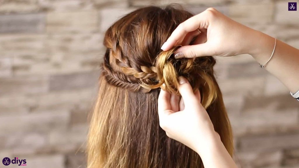 Half up, half down hairstyle for spring61