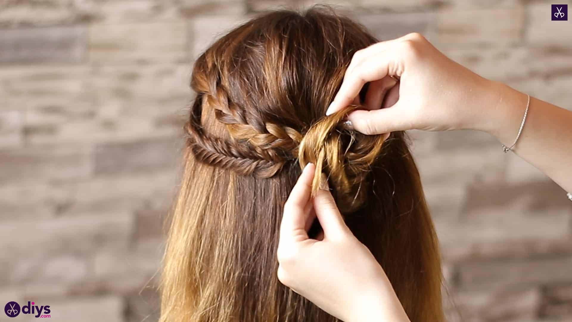 Half up, half down hairstyle for spring62