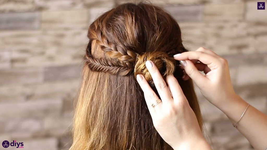 Half up, half down hairstyle for spring64