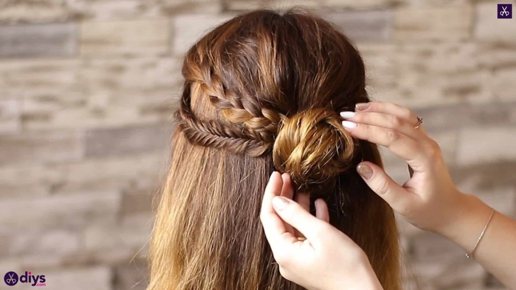Half up, half down hairstyle for spring65