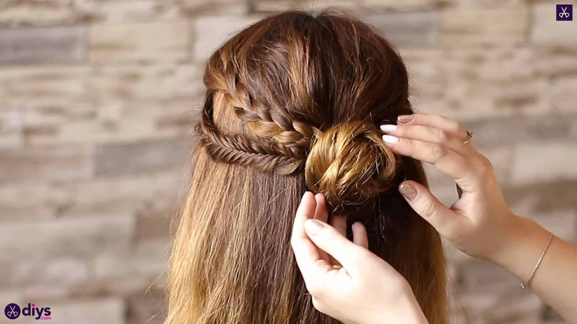 Half up, half down hairstyle for spring65