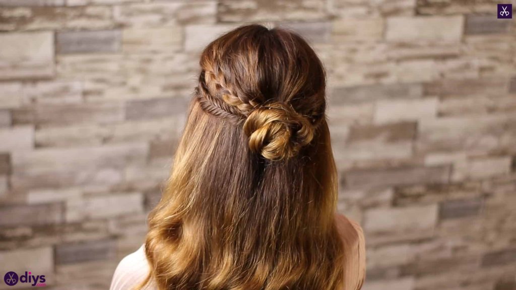 Half up, half down hairstyle for spring66