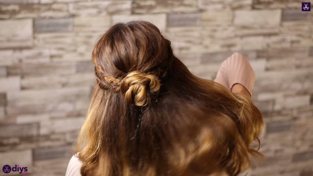 Half up, half down hairstyle for spring68