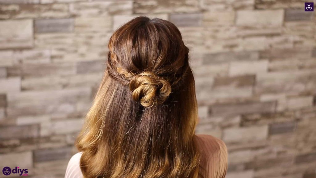 Half up, half down hairstyle for spring69