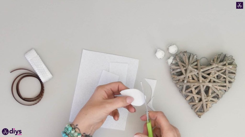 Hanging vintage heart decor diy project