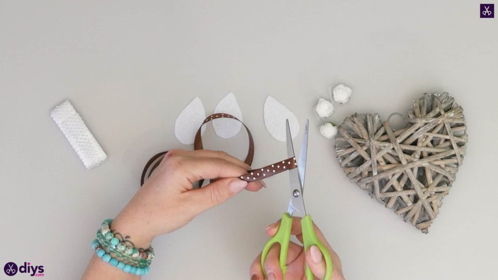 Hanging vintage heart decor step 2