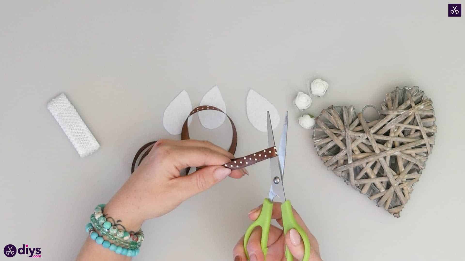 Hanging vintage heart decor step 2