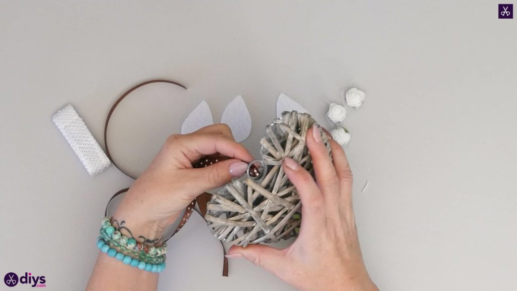 Hanging vintage heart decor step 2a