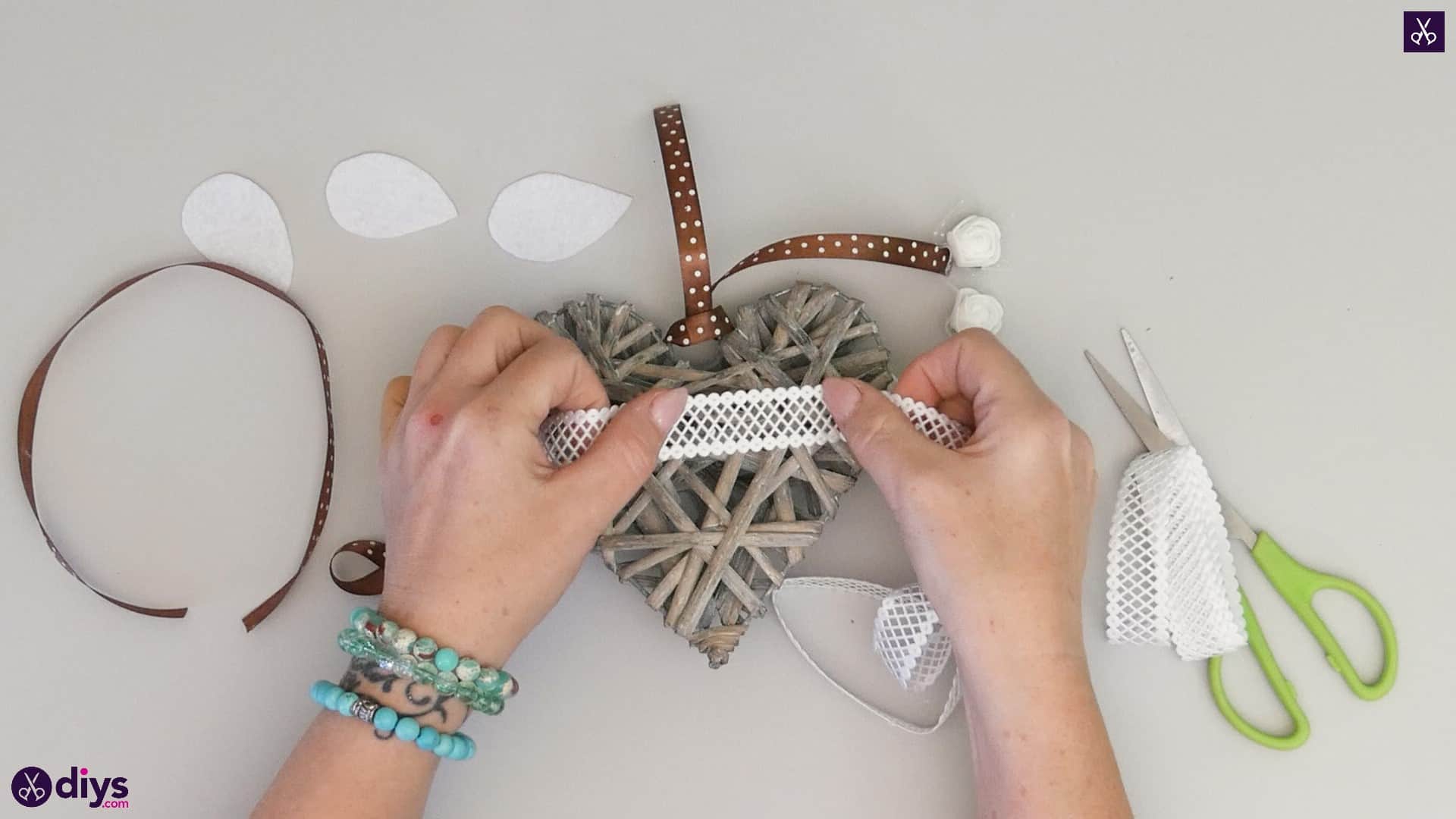 Hanging vintage heart decor step 4