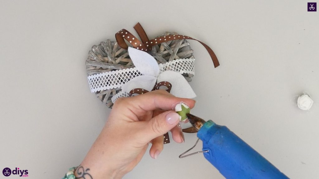 Hanging vintage heart decor step 7