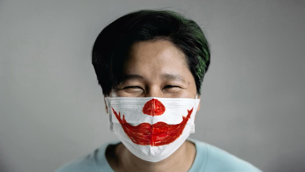 Happy surgical mask easy clown makeup