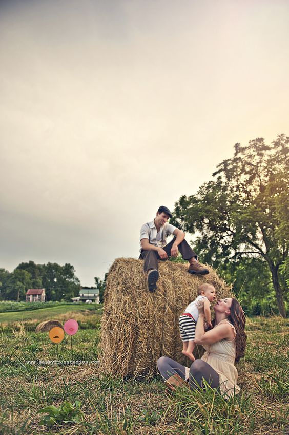 Hay bale photoshoot idea