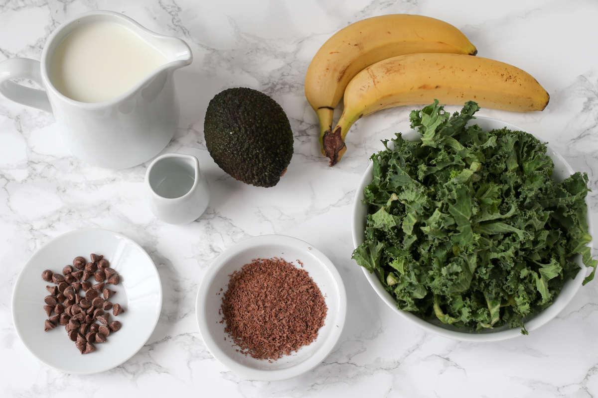 Healthy mint choc chip smoothie ingredients