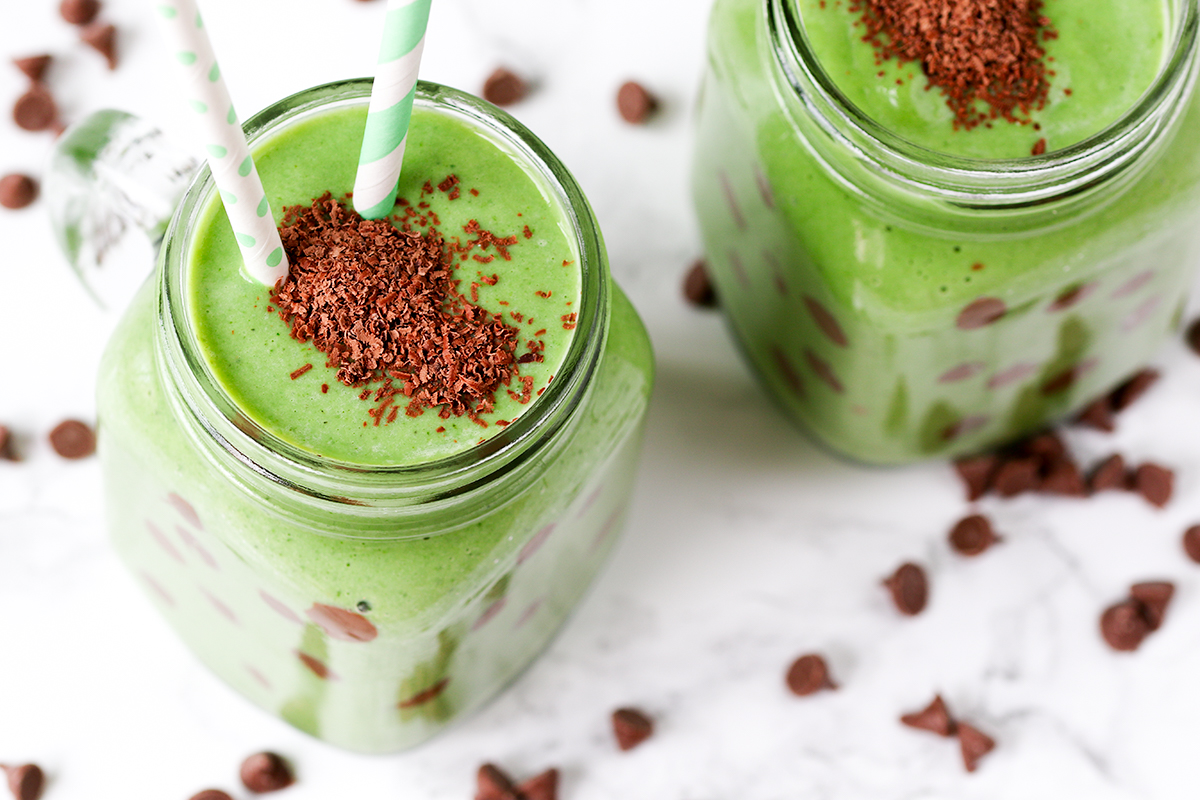 Healthy mint choc chip smoothie wide