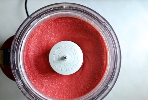 Healthy strawberry frozen yogurt