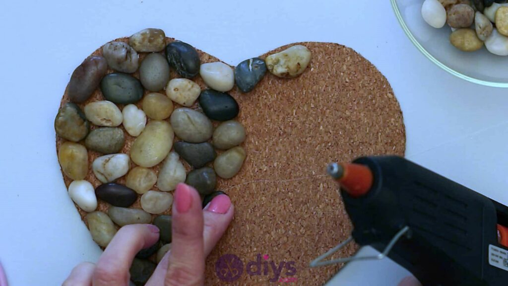 Heart shaped pebble underplate step 3h
