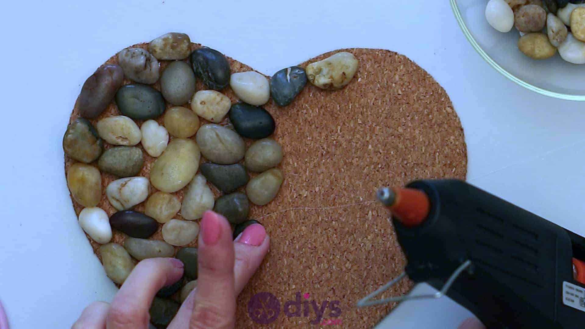 Heart shaped pebble underplate step 3h