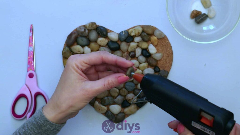 Heart shaped pebble underplate step 3o
