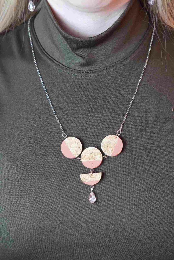 How to make a beautiful necklace