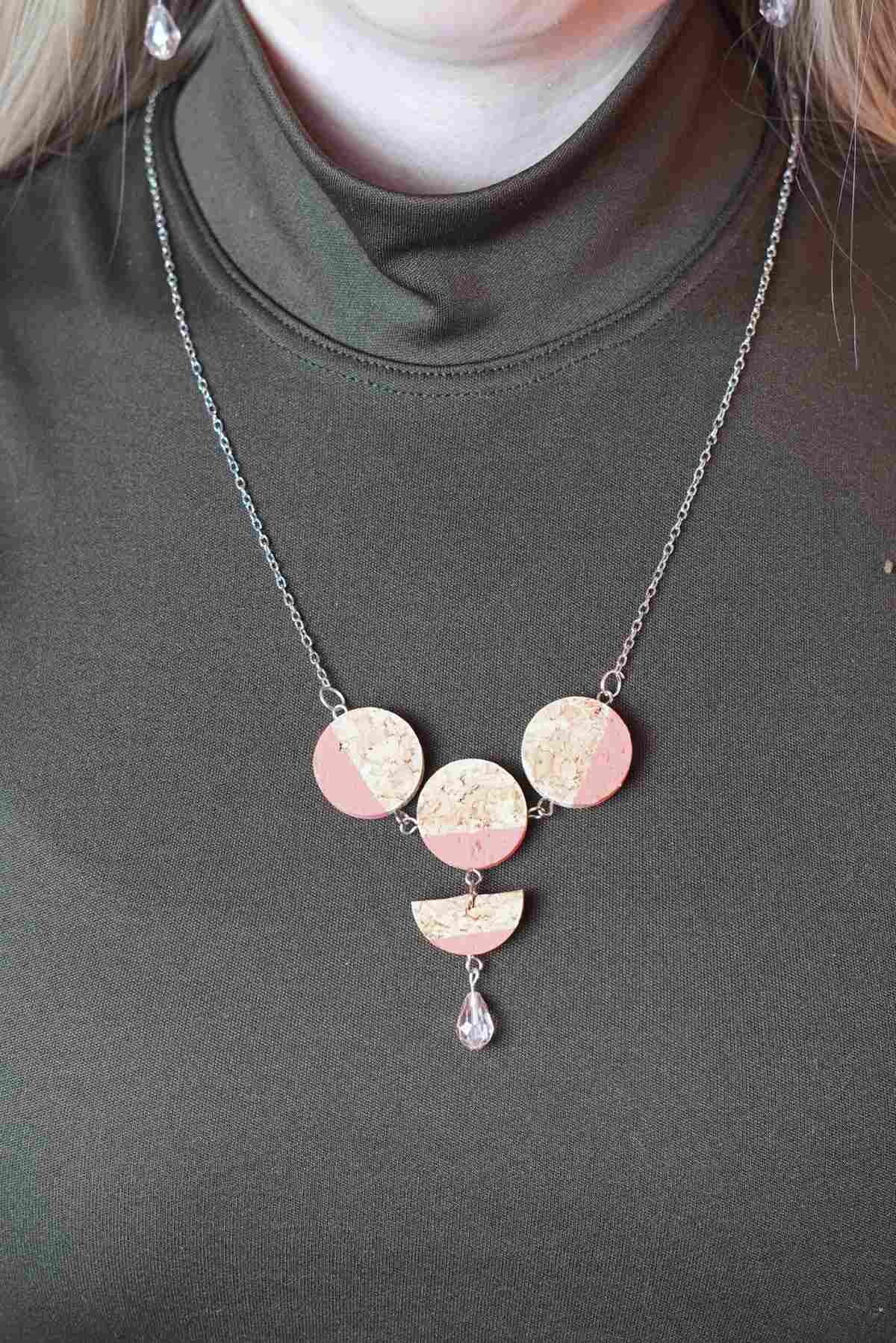 How to make a beautiful necklace