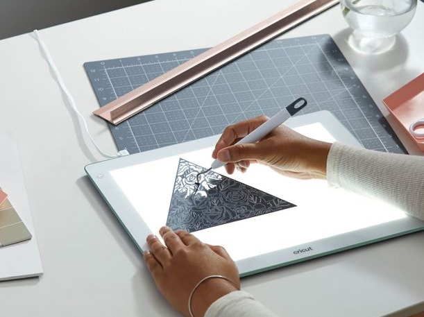 How to use cricut maker 3 brightpad