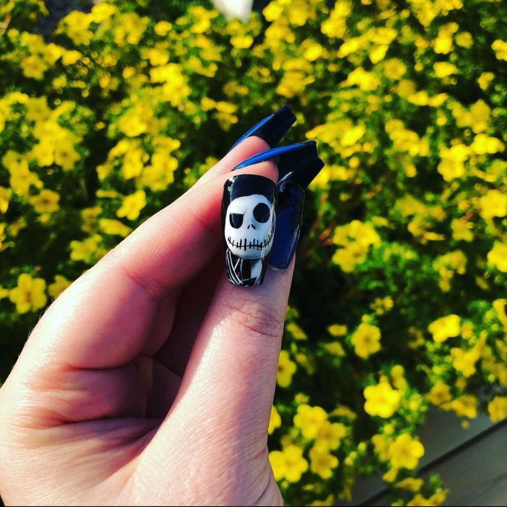 Jack skellington black nail ideas