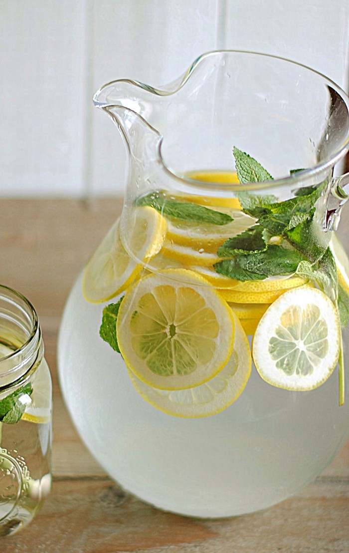 Lemon water with mint