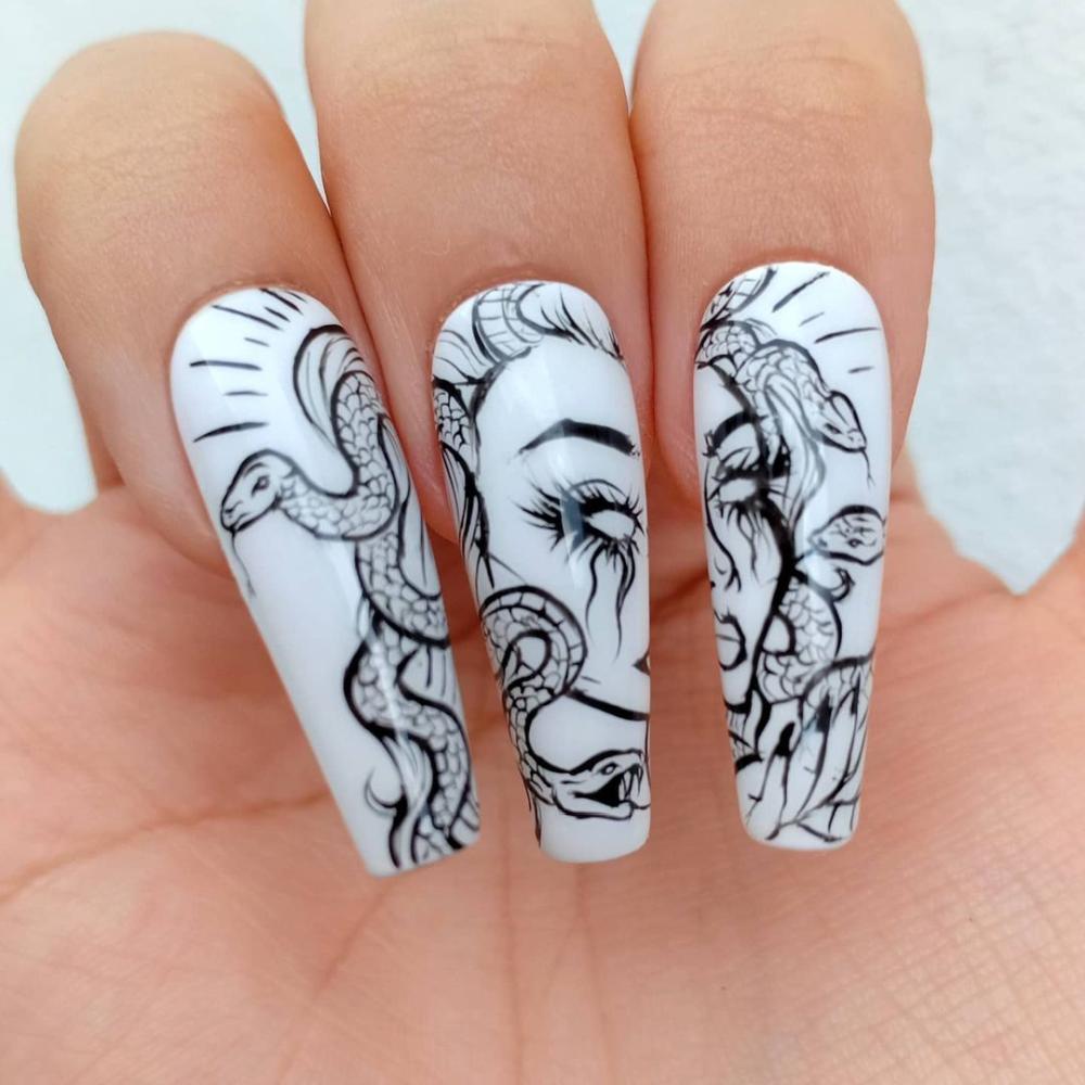 Medusa halloween acrylic nails