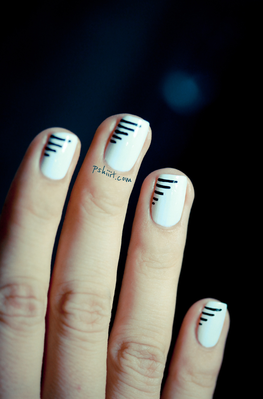 Minimal Line Nail Art