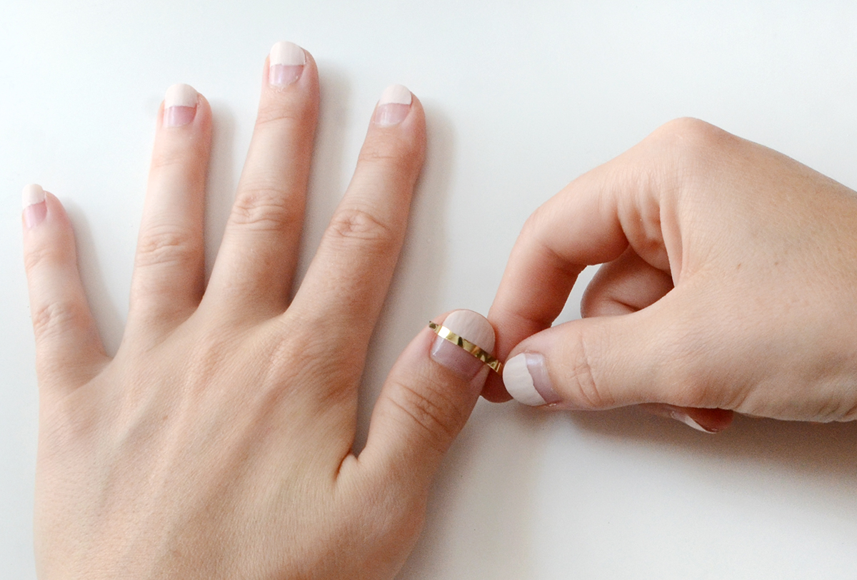 Nail art gold stripe 2