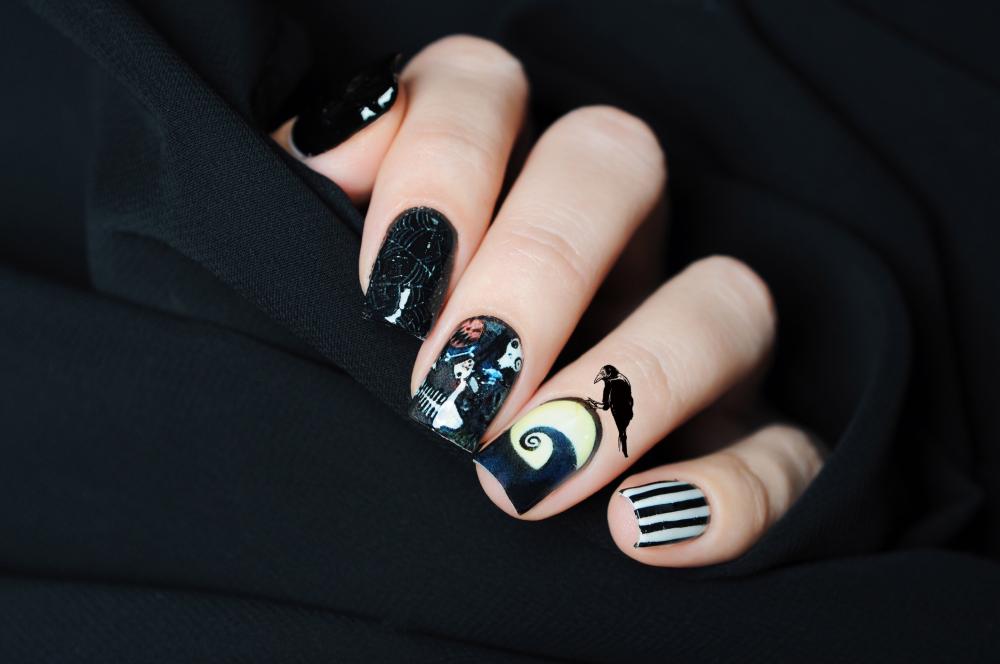 Nightmare before christmas black halloween nails 