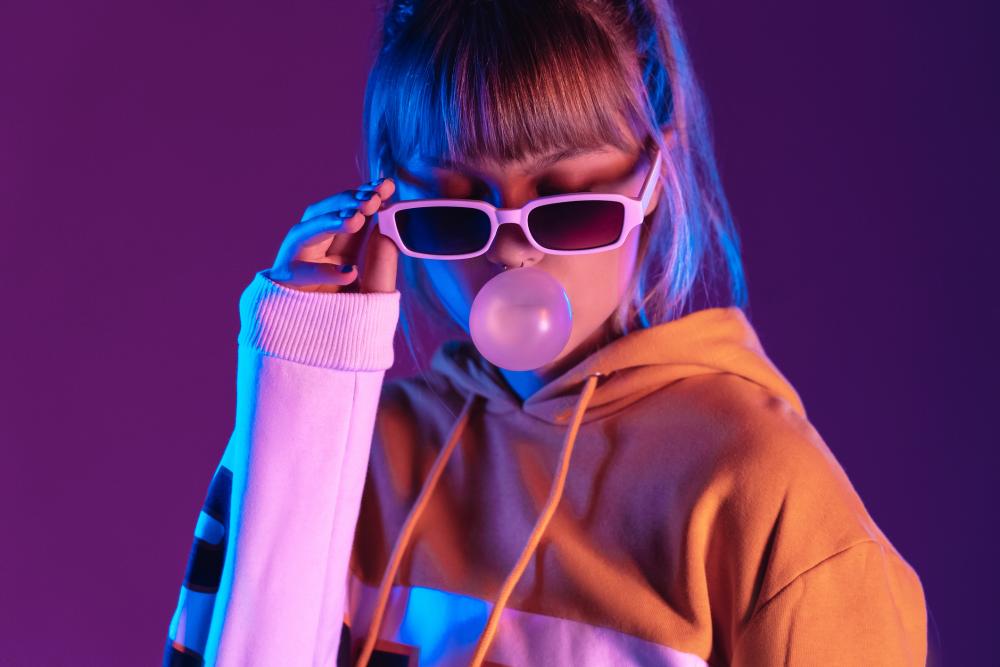 Oversized hoodie and retro sunglasses 80s outfits women's 