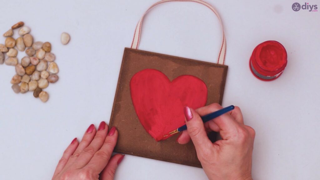 Pebble heart wall decor (13)