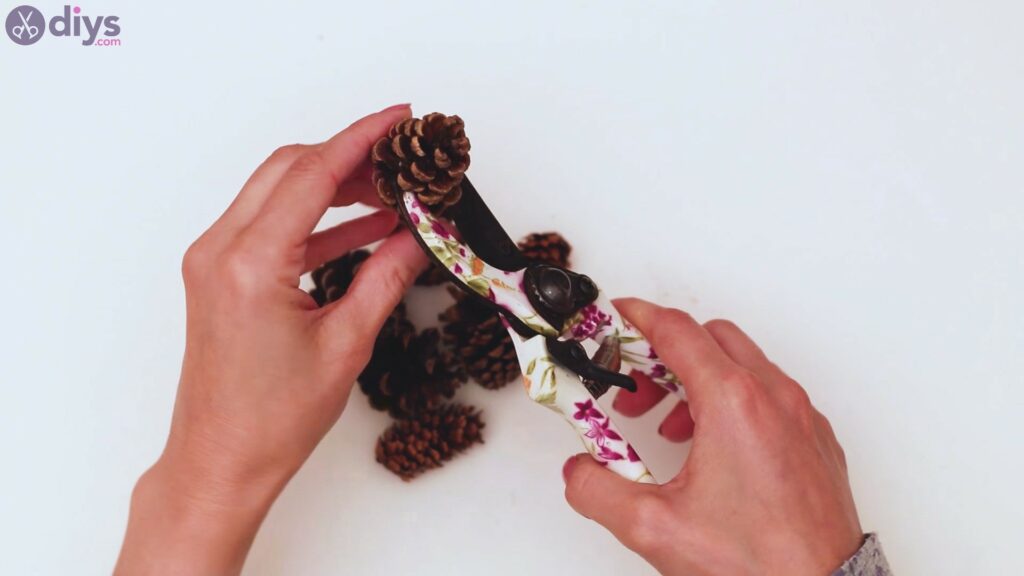 Pinecone flowers steps (9)