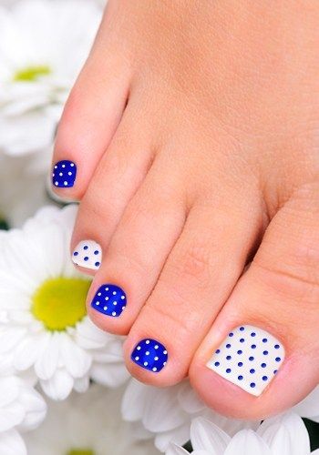 Polka dot toe nail design