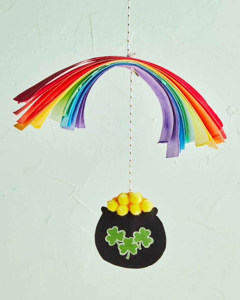 St. Patrick's Day Crafts - Farmhouse Shamrock Garland Pot of Gold Hanging Mobile