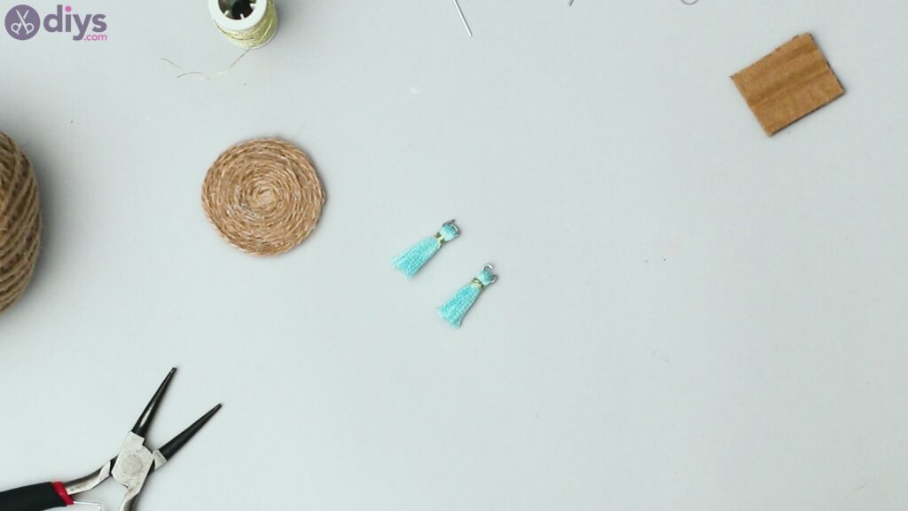 Raffia tassle earrings steps (31)