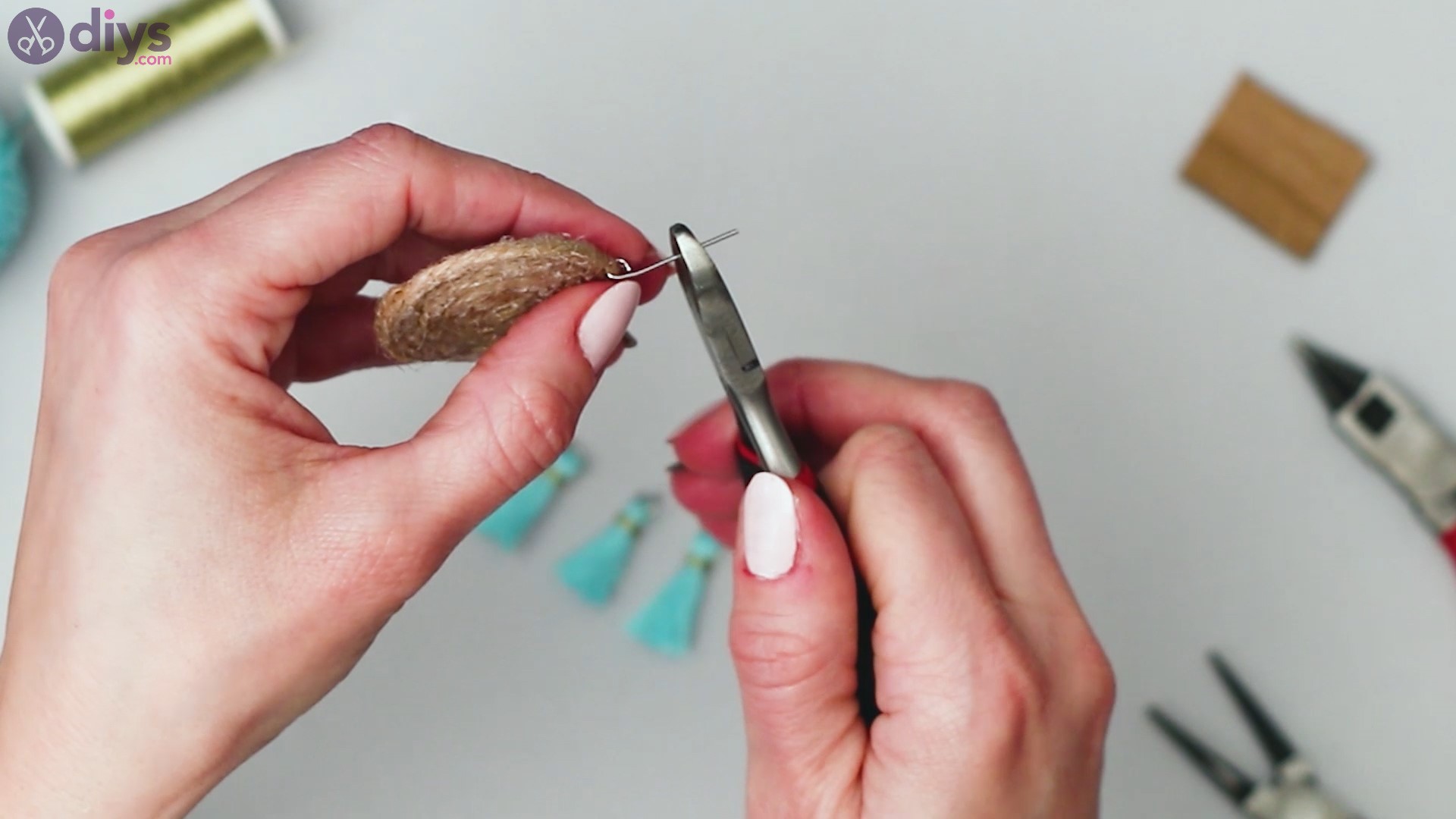 Raffia tassle earrings steps (35)