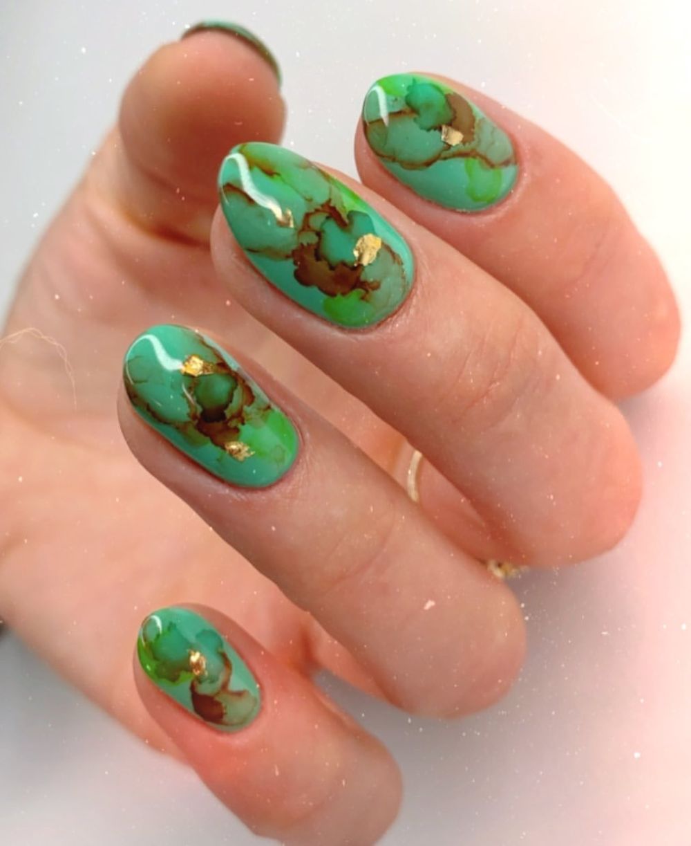 Rare stones manicure