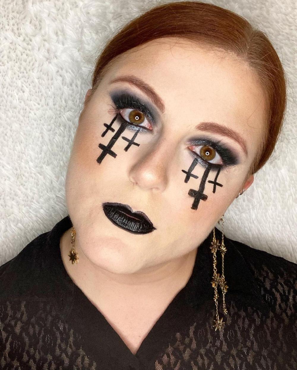 Reversed crosses easy halloween makeup ideas for women 