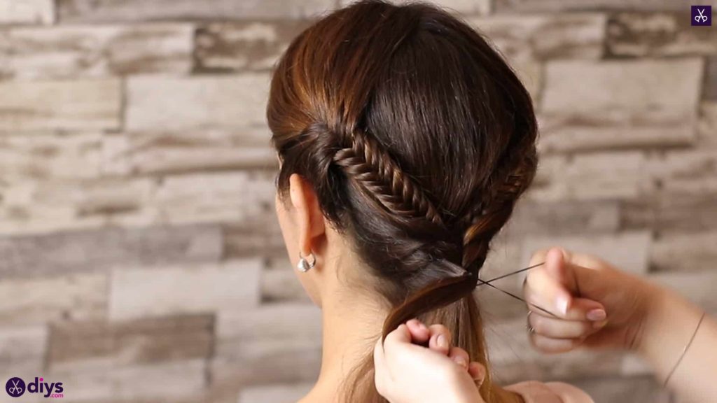 Romantic prom hairstyle tutorial step 4e