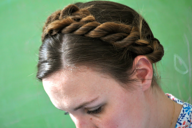 Rope crown long hairdo