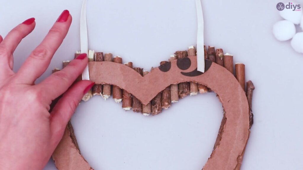 Rustic twig heart wall art (34)