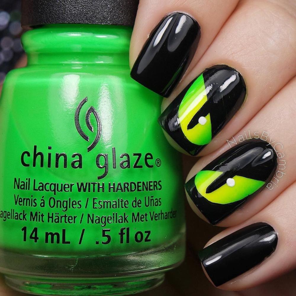 Scary eyes black nail ideas